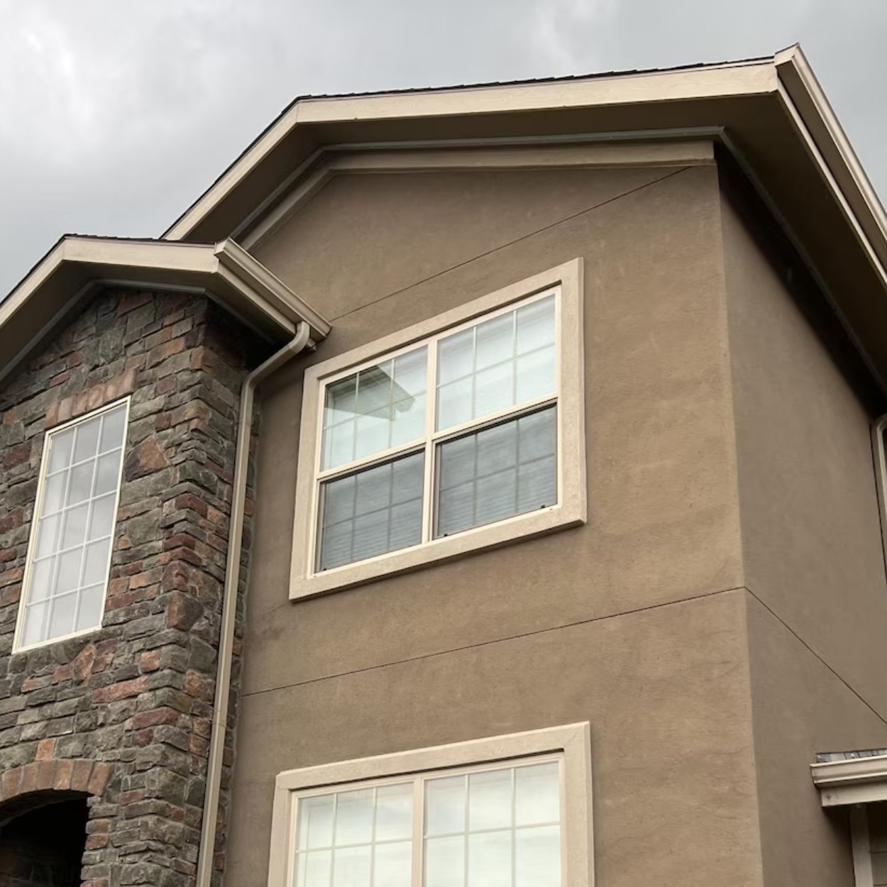 SOFFIT TRACK FOR GOVEE PRO OUTDOOR LIGHTS - Easy And Neat Install