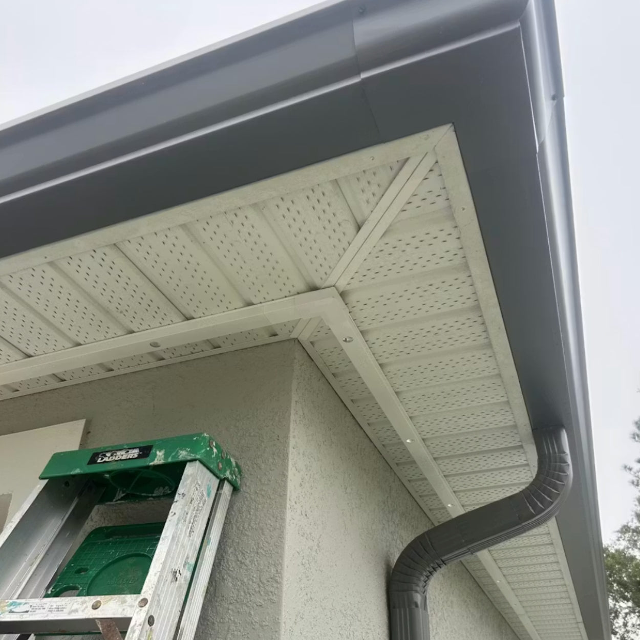 SOFFIT TRACK FOR GOVEE PRO OUTDOOR LIGHTS - Easy And Neat Install