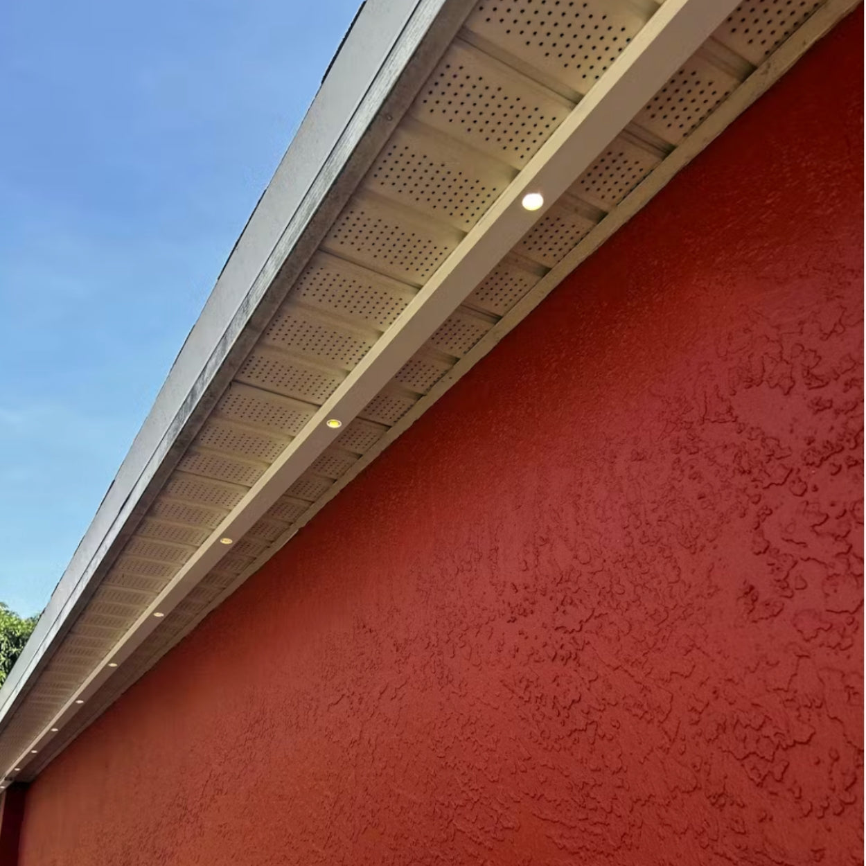 SOFFIT TRACK FOR GOVEE PRO OUTDOOR LIGHTS - Easy And Neat Install